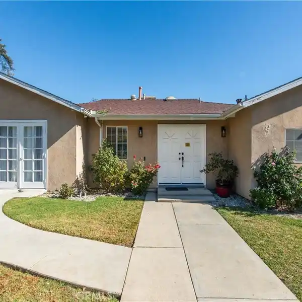 STUNNING AND SPACIOUS HOME IN SHERMAN OAKS