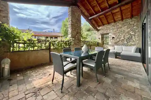 Luxe Living in Lugano's Tranquil Neighborhood
