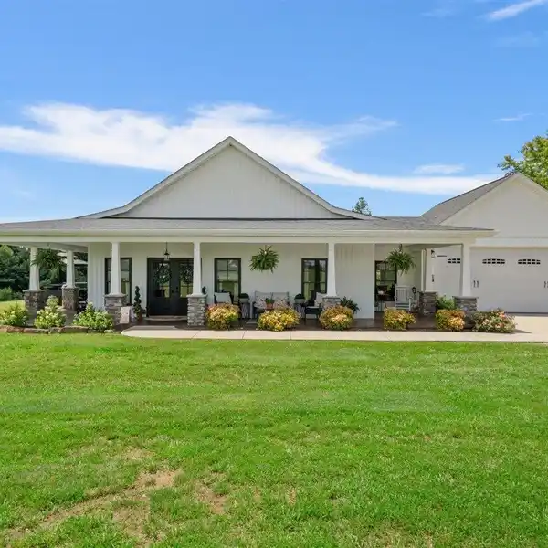 ONE-OF-A-KIND PRIVATE 21-PLUS-ACRE ESTATE