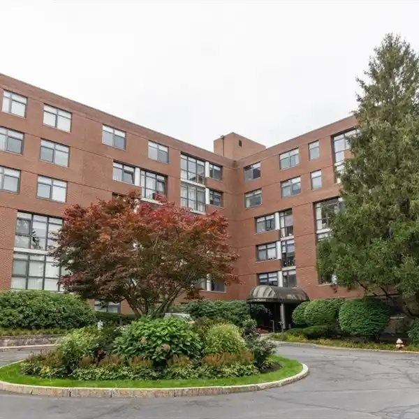 ULTIMATE LUXURY AT HAMPTON PLACE