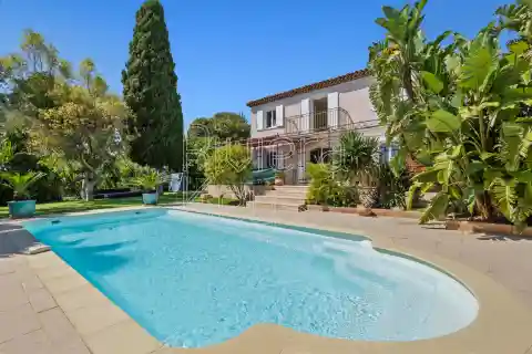 Private South-Facing Home Near the Sea