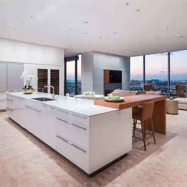 IMPECCABLE LUXURY PENTHOUSE WITH SWEEPING VIEWS