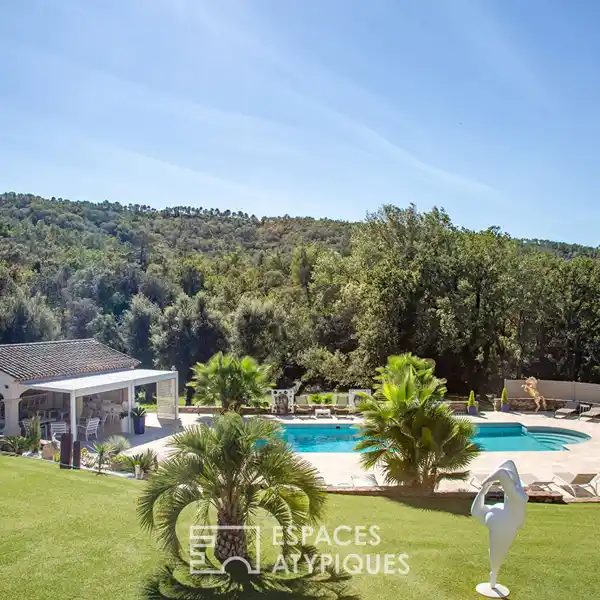 BEAUTIFUL VILLA IN A GREEN SETTING WITH LARGE POOL