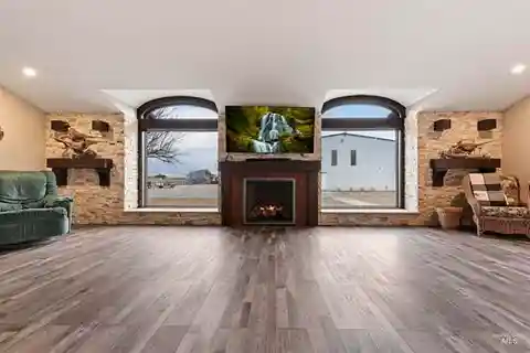 Luxury Home on 5 Acres in Emmett