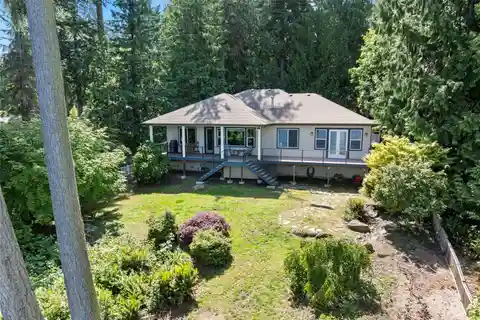 Designer Craftsman Living in the Heart of Nature