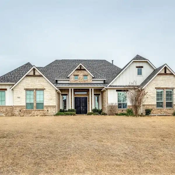 BEAUTIFUL METICULOUSLY-DESIGNED ONE-STORY COUNTRY HOME