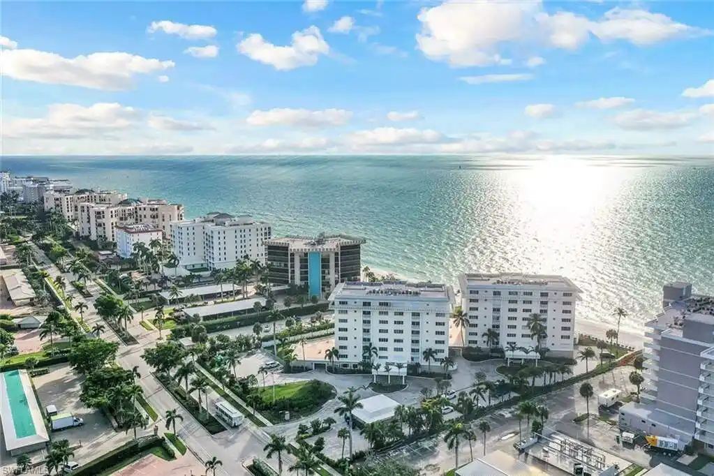 Sophisticated Boutique Beachfront Living at Dolphin View