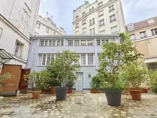 Spacious Parisian Home with Modern Amenities