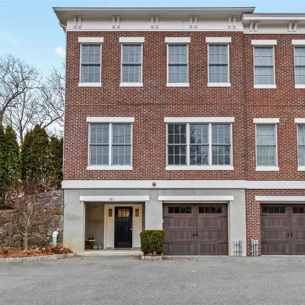 EXCEPTIONAL TOWNHOUSE IN THE HEART OF PELHAM