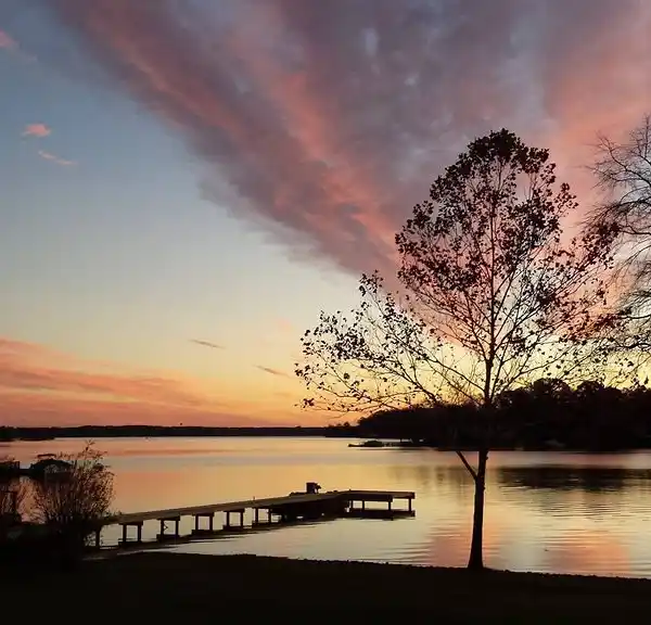 ONE-OF-A-KIND LAKE NORMAN VIEW