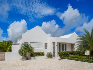Luxurious Villa Nestled in Exclusive Providenciales