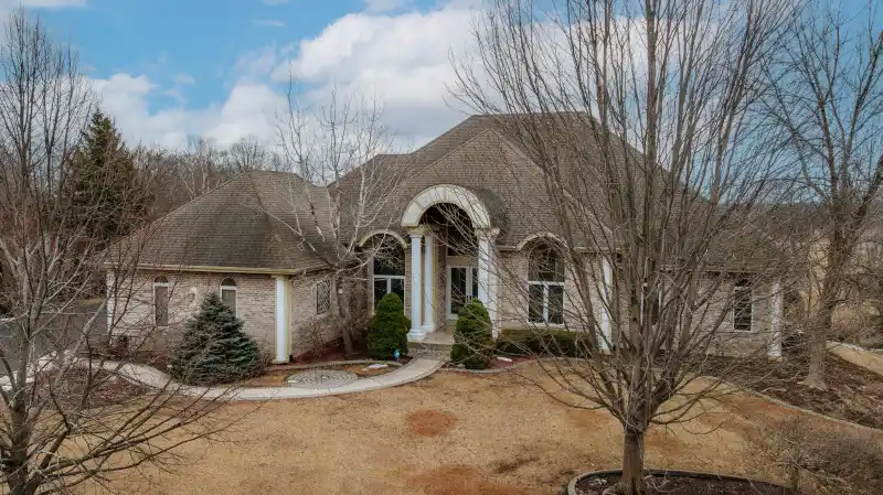 Spectacular Home in Sought-after Taylors Woods