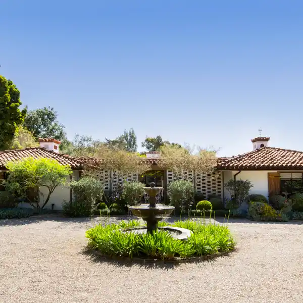 ENCHANTING RETREAT IN THE GOLDEN QUADRANGLE