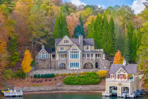 Lakefront Designer's Showplace