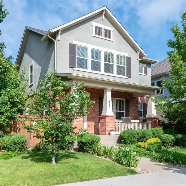 GORGEOUS HOME IN EXCELLENT LOWRY LOCATION