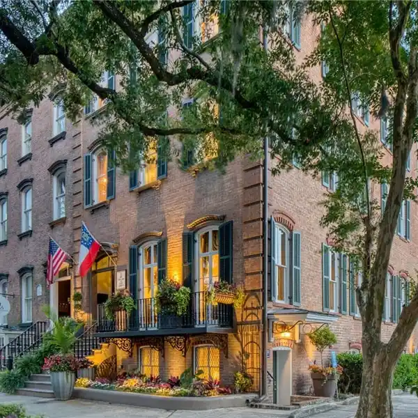 CLASSIC SAVANNAH GRAY BRICK TOWNHOME