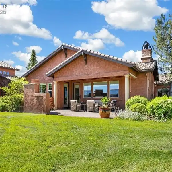 EXQUISITE VILLA IN FLYING HORSE