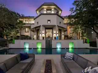 Unparalleled Opportunity for Luxurious Waterfront Living