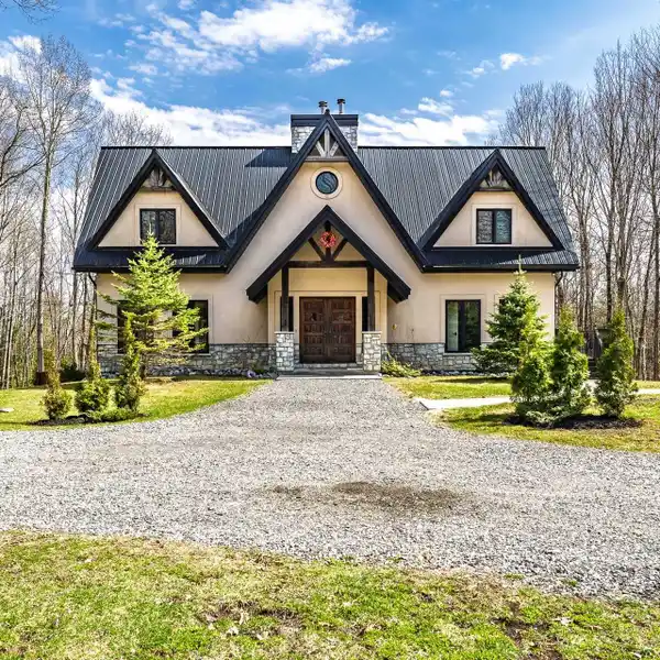 EXCEPTIONAL ESTATE WITH UNIQUE APPEAL