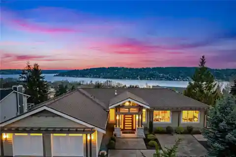 Contemporary Home Above Lake Washington
