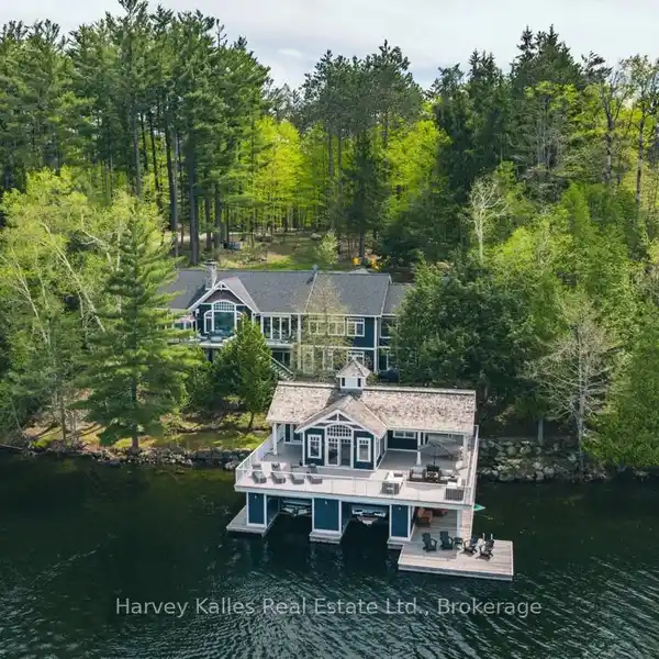 LUXURY LAKE COTTAGE CUSTOMIZED TO PERFECTION