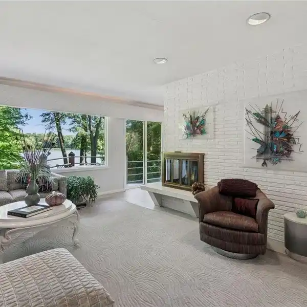 LAKEFRONT RAMBLER WITH STUNNING INDIANHEAD VIEWS