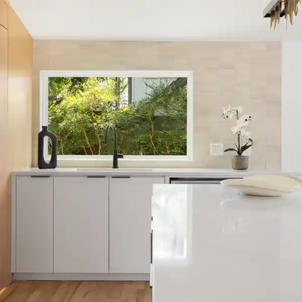 ARCHITECT RENOVATED MID-CENTURY GEM WITH DESIGNER TOUCHES