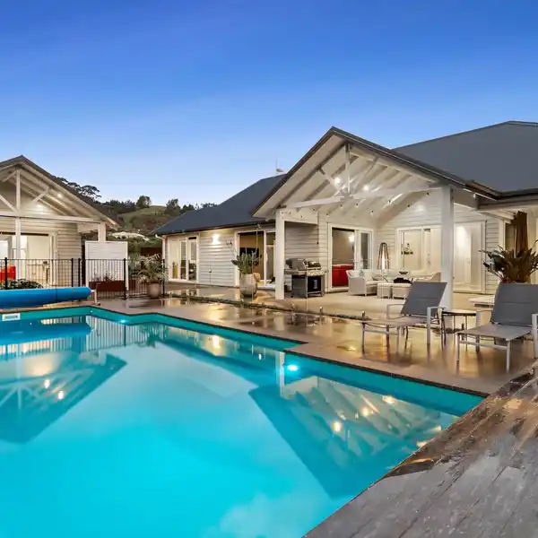 STATEMENT HOME WITH POOL AND GUEST HOUSE