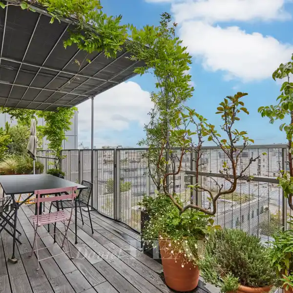 FURNISHED BEAUTY IN HIGH-END BUILDING