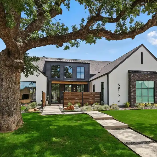 SINGLE-STORY SMART HOME WITH PICKLEBALL COURT