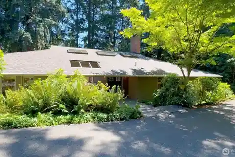 Special Bridle Trails Retreat