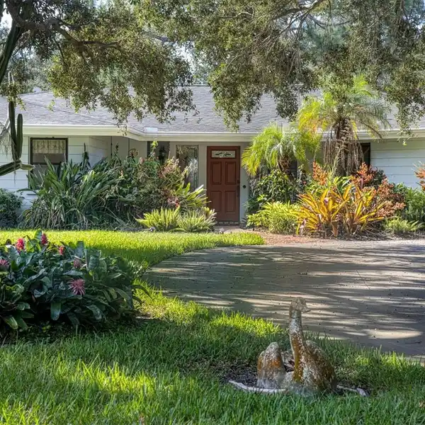 GREAT OPPORTUNITY IN OLD FOREST LAKES