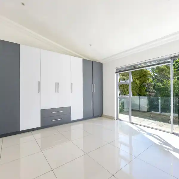 MODERN MANSION IN AN IDEAL LOCATION