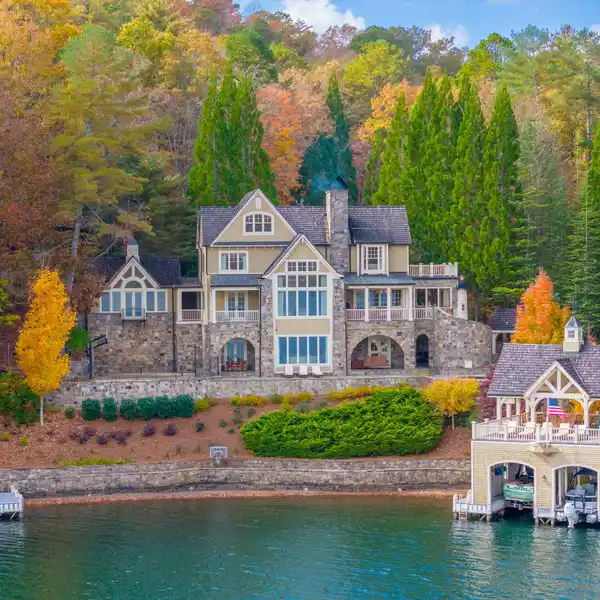 LAKEFRONT DESIGNER'S SHOWPLACE