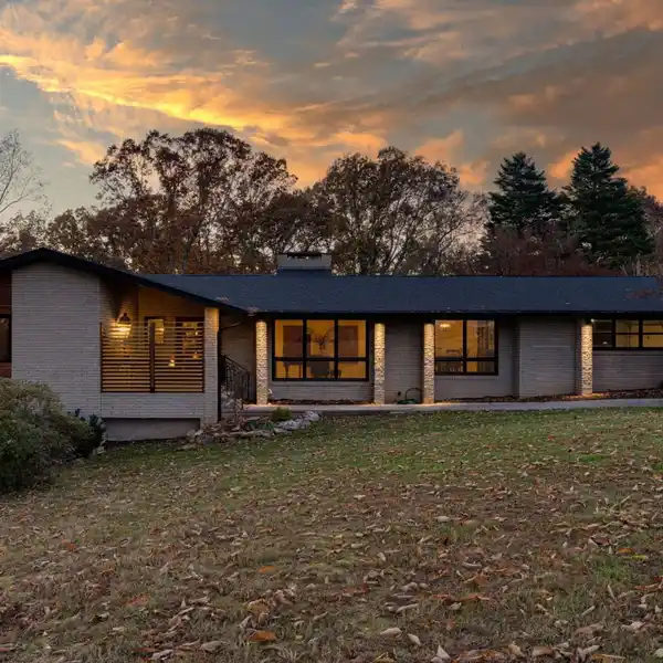 MID-CENTURY MODERN MASTERPIECE WITH REFINED ELEGANCE