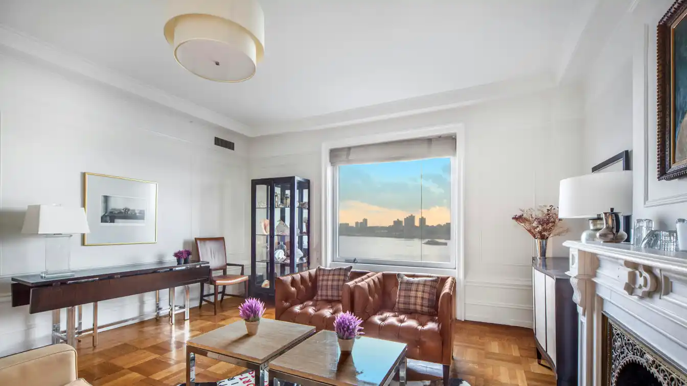 Incredible High-floor Panoramic Views