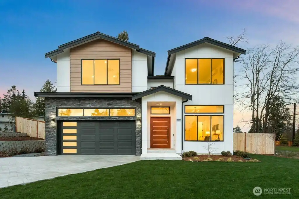 Unique Luxurious Home in Jaycee Court
