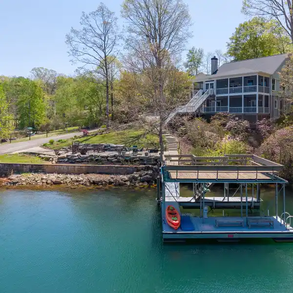 IDEAL LAKE RETREAT
