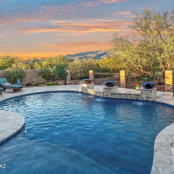 LUXURIOUS RESORT-STYLE DESERT LIVING HOME