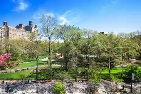 Flexible Half-Floor Residence