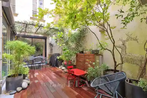 Renovated 18th Century Apartment with Private Patio