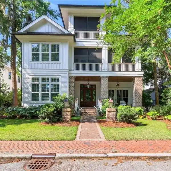 RARE OPPORTUNITY IN THE POINT