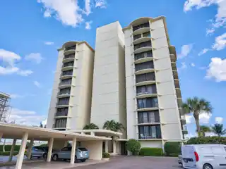 Bright and Luxurious Oceanfront Corner Condo