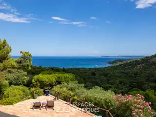 Modernist Seaside Home in Gaou-Bénat