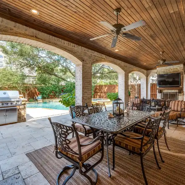 TIMELESS ELEGANCE WITH MODERN COMFORT