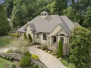 Extraordinary Residence with Timeless Architecture