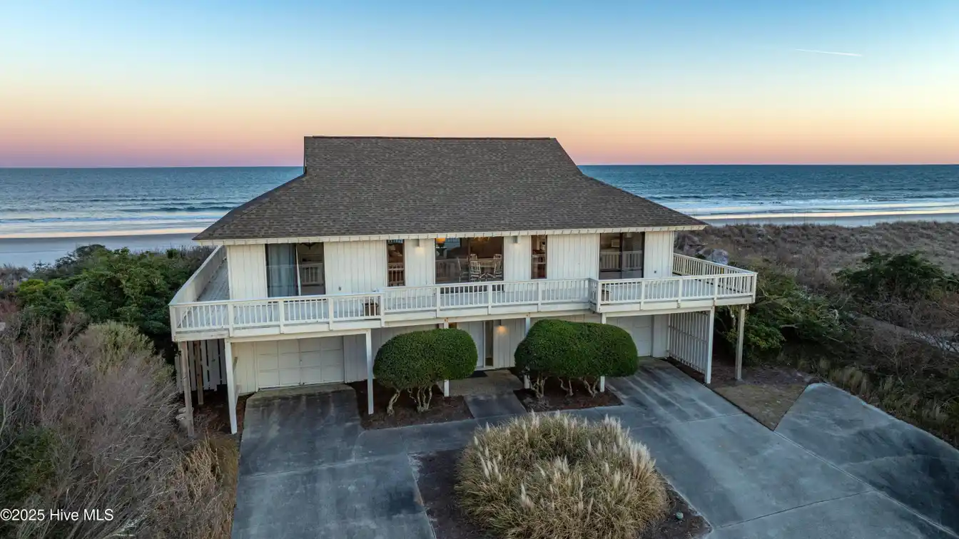 Beachfront Residence on Figure 8 Island