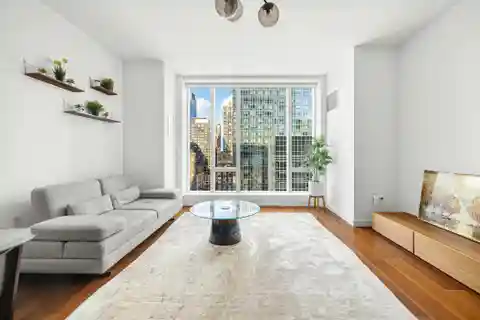 Spectacular Residence at One West End