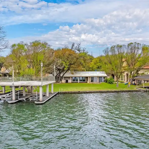 EXCEPTIONAL WATERFRONT IN WESTLAKE