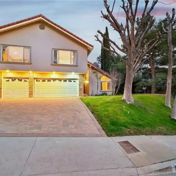 STUNNING VIEW PROPERTY IN GRANADA HILLS